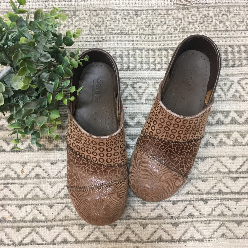 Sanita Annabelle professional embossed suede clog